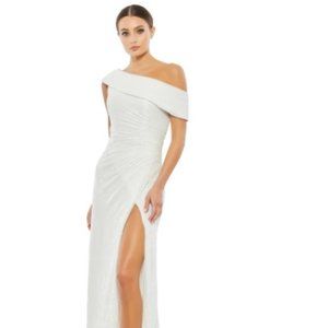 MAC DUGGAL ONE-SHOULDER RUCHED SEQUINED GOWN size 8